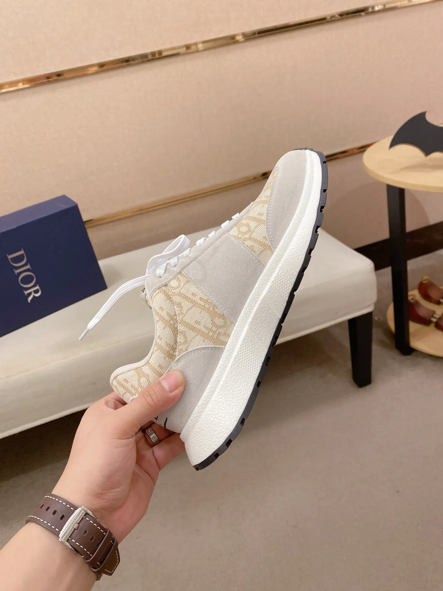 Men's shoes💰 462💰🇮🇹🇮🇹Dior d The new model is on sale at the same time at the counter. The upper 🇮🇹 is imported Italian first-layer cowhide, and the lining is fully imported sheepskin 💪💪. It is a complete 1⃣️ to 1⃣️ replica 🇮🇹💪💪, ⚠ Sole: The original sole is specially provided by the original factory. The exclusive movable molded sole is super comfortable. ⚠Original factory single goods, 🔍🔍high quality, you can enter and leave the counter at will, welcome to compare⚠. Code number: 38-44. Can be customized 45-46